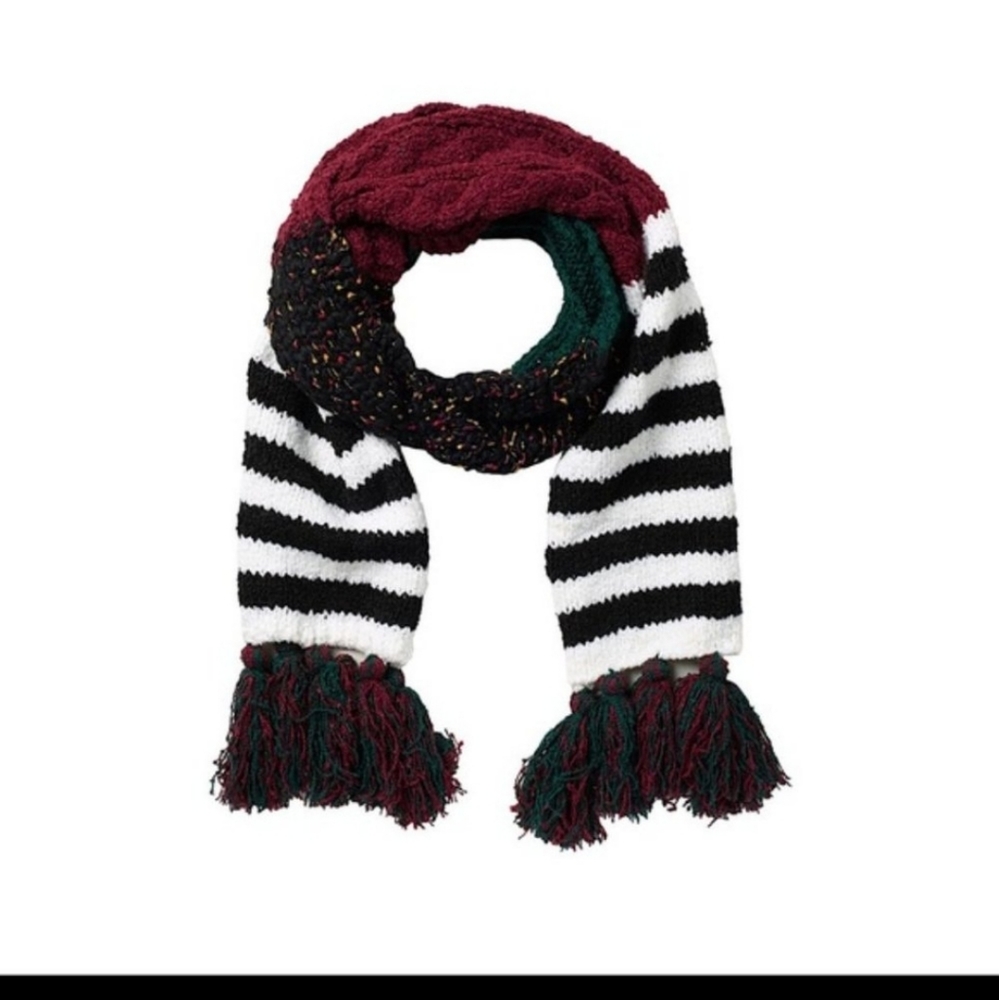 Free People Nova Tassel Chunky Scarf NWT - Picture 6 of 6